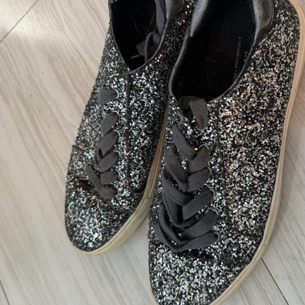 Kenneth Cole Glitter Sneakers – Black Sparkle Lace-Up Low Tops